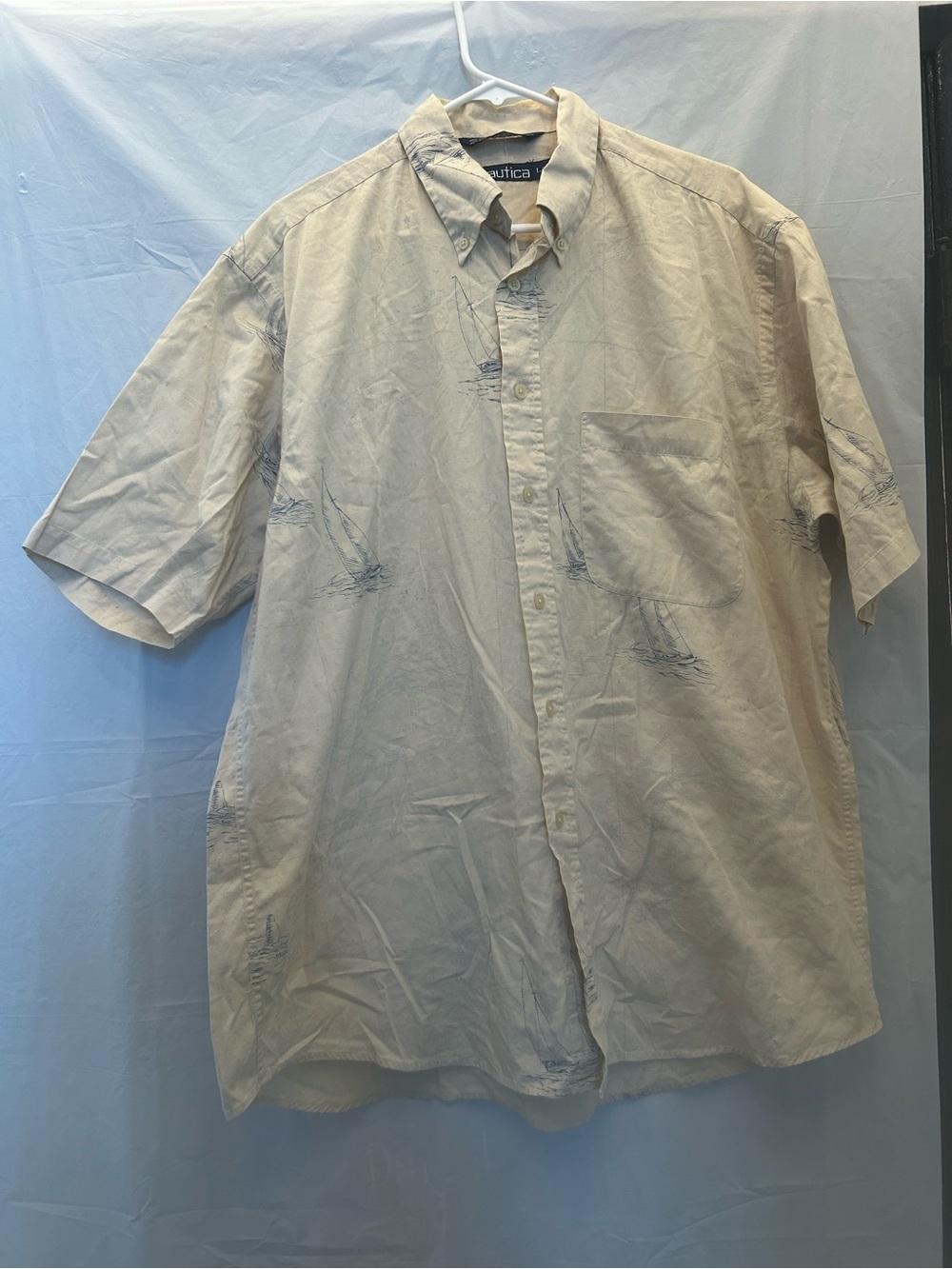 Nautica Short Sleeve Button-Down Shirt in Beige & Blue Sailboat Motif Sz L